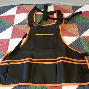 Gardening apron with 14 pockets